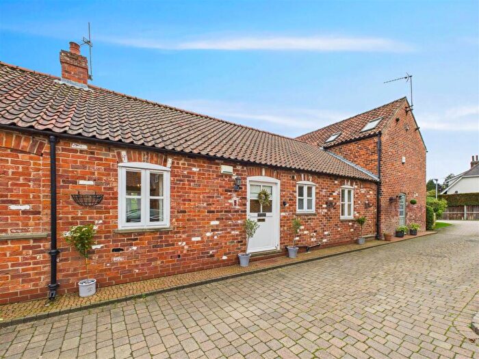 2 Bedroom Barn Conversion For Sale In White House Mews, North Ferriby, HU14