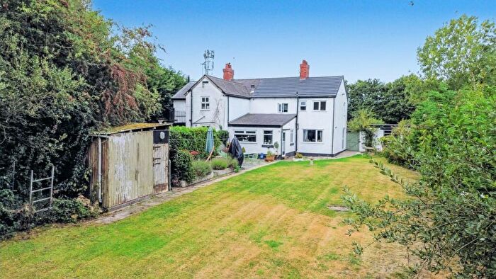 3 Bedroom House For Sale In Llyndir Lane, Rossett, Wrexham, LL12