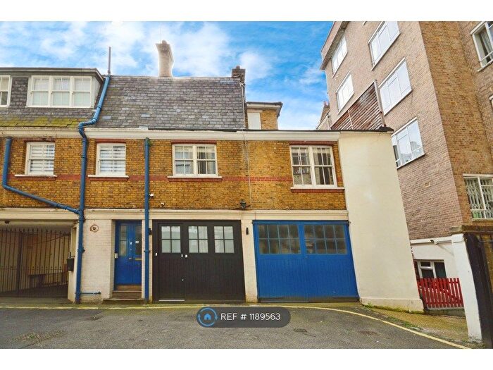 3 Bedroom Maisonette To Rent In Spring Mews, London, W1U