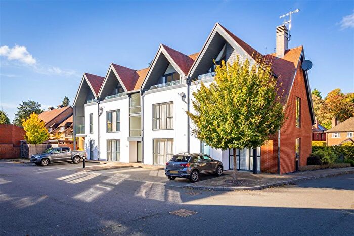 2 Bedroom Flat To Rent In Chestnut Avenue, Guildford, GU2