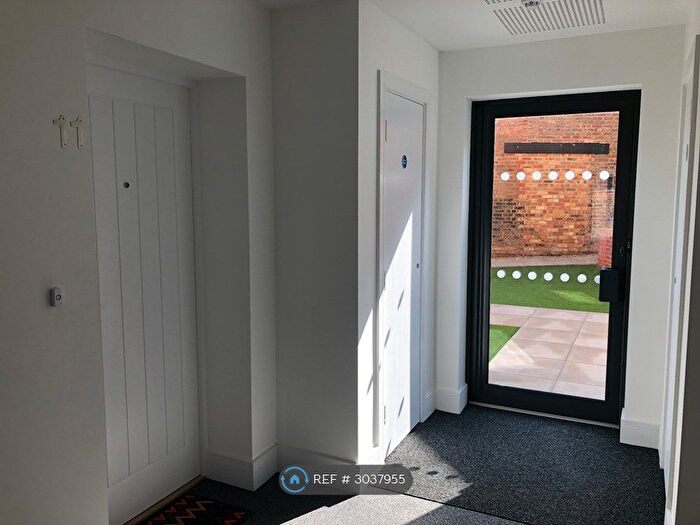 2 Bedroom Flat To Rent In Braid Court, Luton, LU2