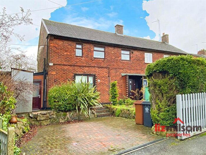 4 Bedroom Semi-Detached House For Sale In Salisbury Drive, Midway, DE11