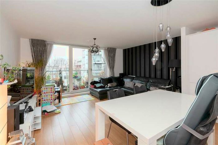 2 Bedroom Flat To Rent In Brentford Park House, Brentford, TW8