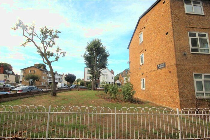 3 Bedroom Flat To Rent In Fayland Avenue, London, SW16