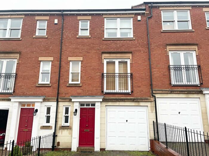 3 Bedroom Town House To Rent In Milford Street, Derby, DE1