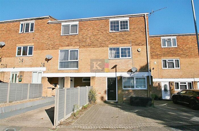 3 Bedroom Property For Sale In Gainsborough Road, Hayes, UB4