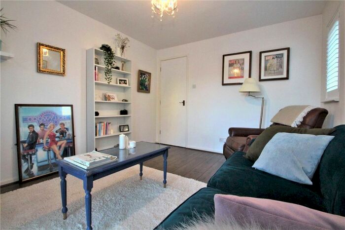 1 Bedroom Flat To Rent In Oak Apple Court, Lee, Lewisham, London, SE12