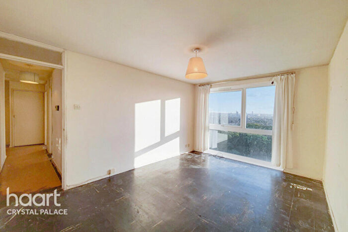 2 Bedroom Flat For Sale In Priory Crescent, London, SE19