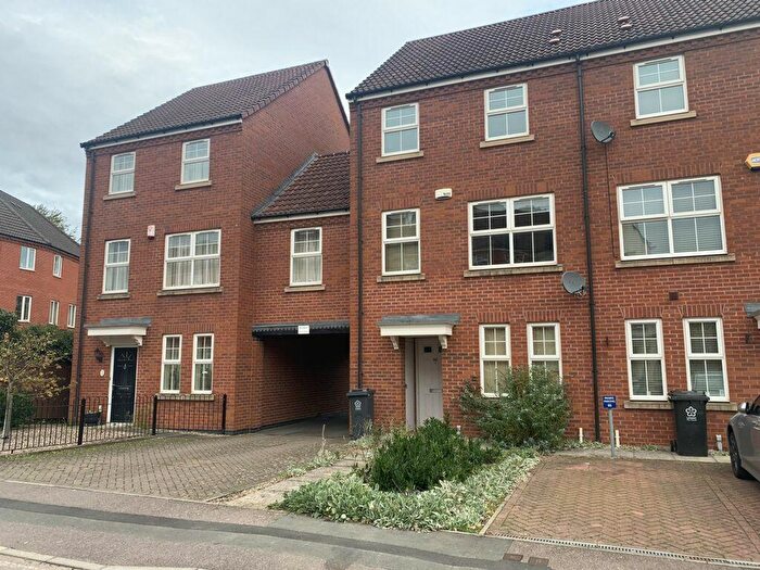 4 Bedroom Town House To Rent In Larchmont Road, Leicester, LE4