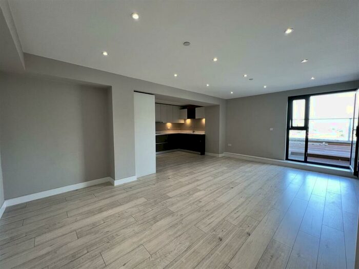 2 Bedroom Apartment To Rent In Victoria Avenue, Southend-On-Sea, SS2