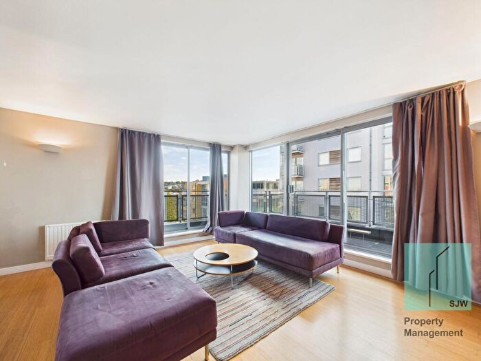 3 Bedroom Apartment To Rent In Deals Gateway, Dakota Building, SE13