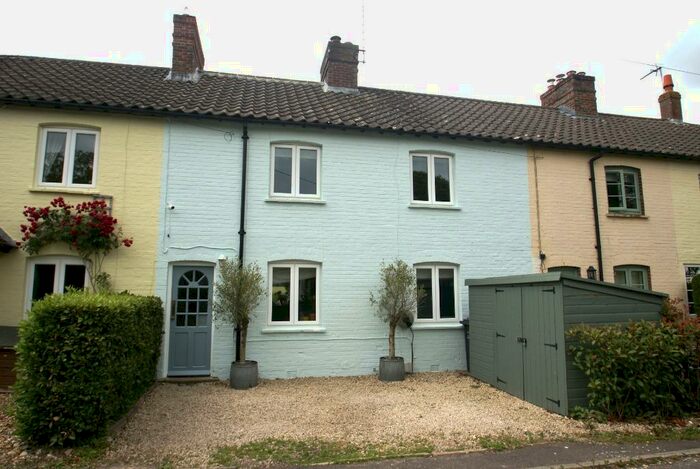 2 Bedroom Cottage To Rent In Wildhern, Wildhern, SP11