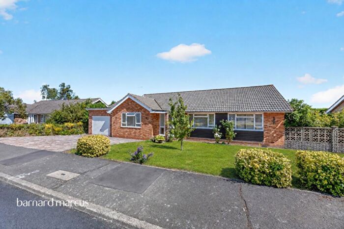 4 Bedroom Detached Bungalow For Sale In Field End, Coulsdon, CR5