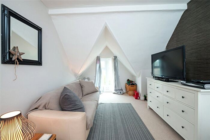 1 Bedroom Flat For Sale In Wellesley Road, Chiswick, W4