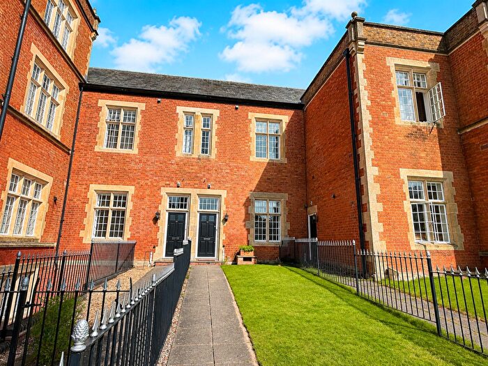 2 Bedroom Mews For Sale In Tredington Park, Hatton Park, Warwick, CV35