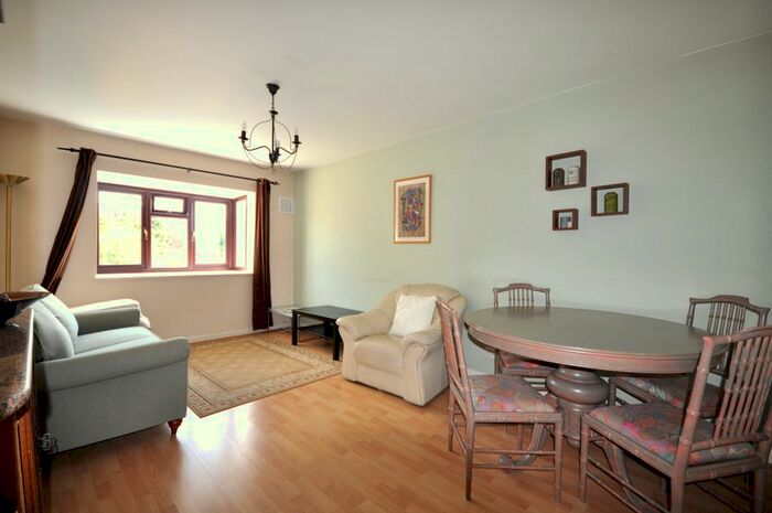 1 Bedroom Flat To Rent In Branden Lodge, Burlington Road, Chiswick, London, W4