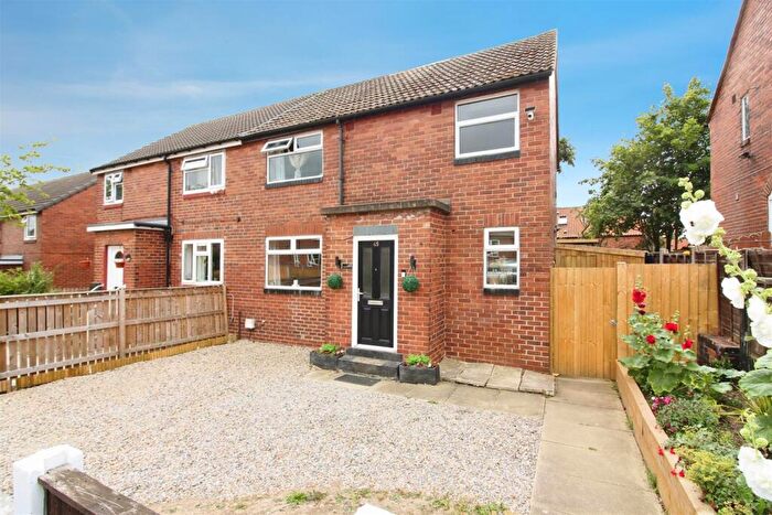 3 Bedroom Semi-Detached House For Sale In Manor Crescent, Rothwell, Leeds, LS26