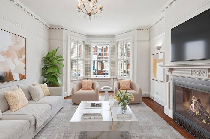 1 Bedroom Flat To Rent In Addison Gardens, Kensington Olympia, W14