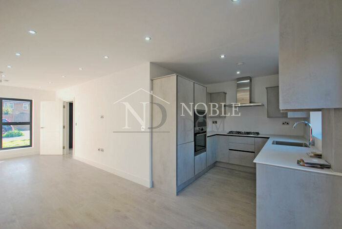 3 Bedroom Semi-Detached House To Rent In Heywood Court Close, SL6