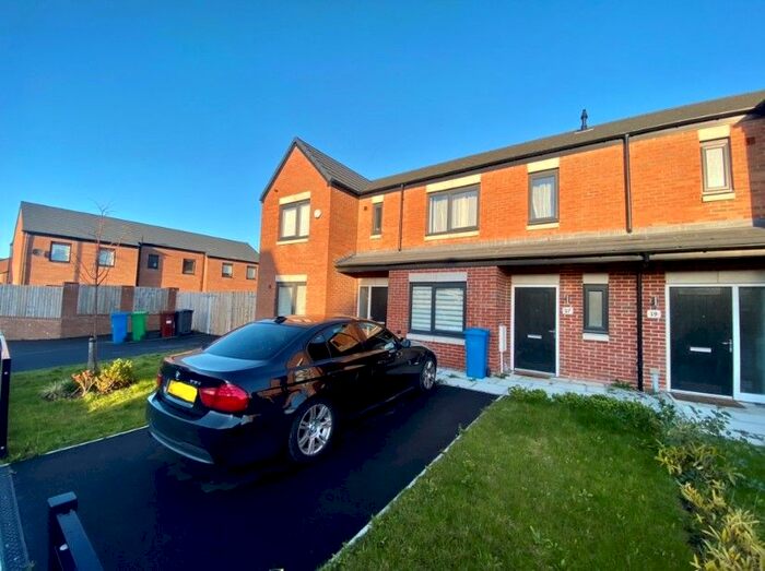 2 Bedroom Town House To Rent In John Hogan Vc Road, Manchester M40