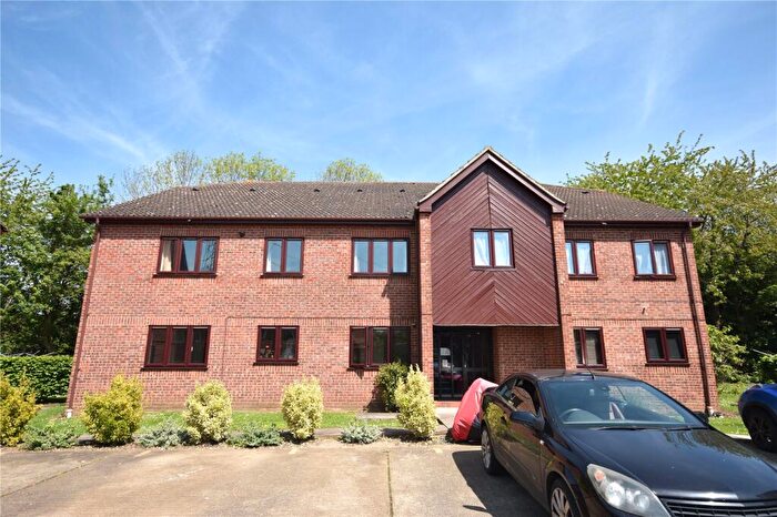2 Bedroom Flat To Rent In Dormer Close, Aylesbury, HP21