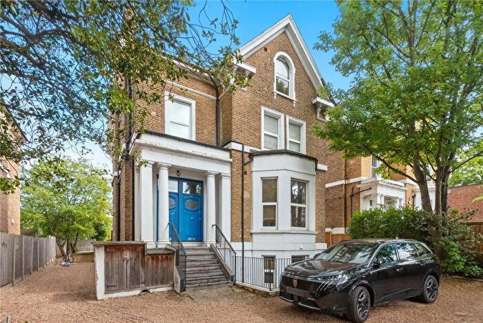 2 Bedroom Apartment For Sale In Bedford Hill, London, SW12