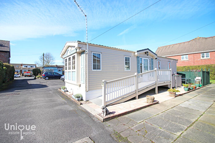 2 Bedroom Park Home For Sale In Ingledene Caravan Site, Thornton-Cleveleys, FY5