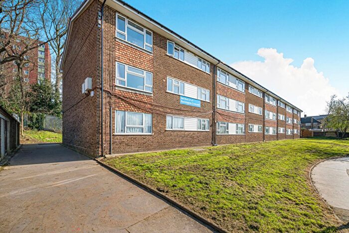 2 Bedroom Flat For Sale In Hackington Crescent, Beckenham, BR3