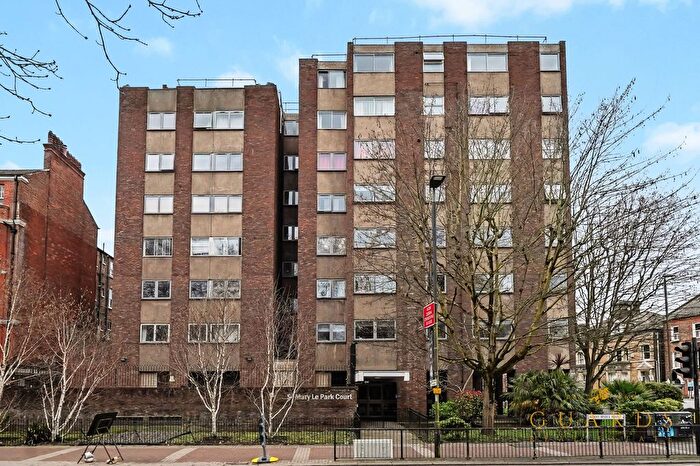 2 Bedroom Flat To Rent In Flat, St. Mary Le Park Court, Parkgate Road, London, SW11