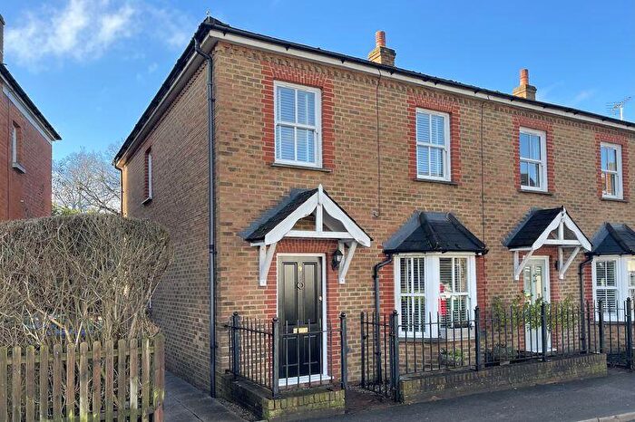 3 Bedroom End Of Terrace House To Rent In High Street, Esher, KT10