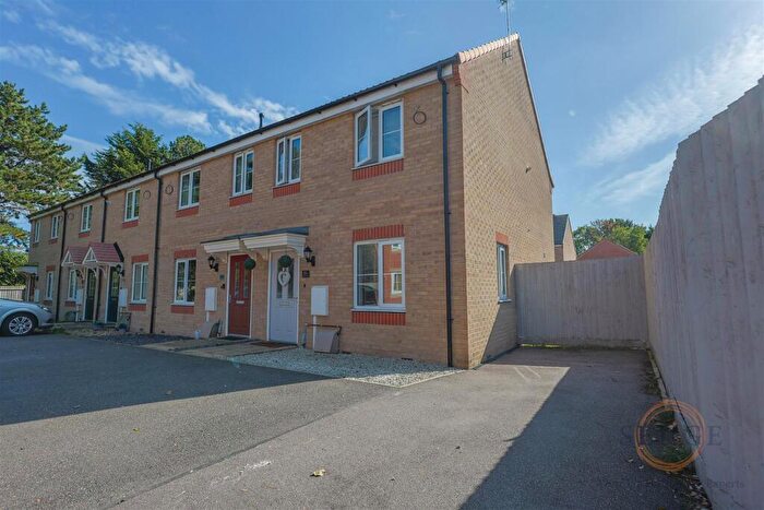 3 Bedroom End Of Terrace House For Sale In Viscount Close, Pinchbeck, Spalding, PE11