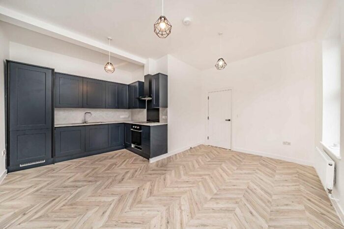 1 Bedroom Flat To Rent In Queens Crescent, Kentish Town, NW5