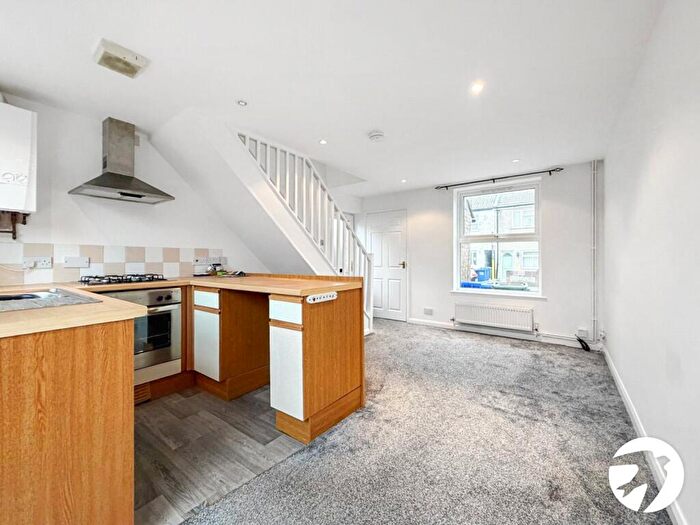 1 Bedroom Semi-Detached House To Rent In Shortlands Road, Sittingbourne, Kent, ME10