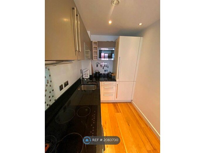 1 Bedroom Flat To Rent In Watermans Place, Leeds, LS1