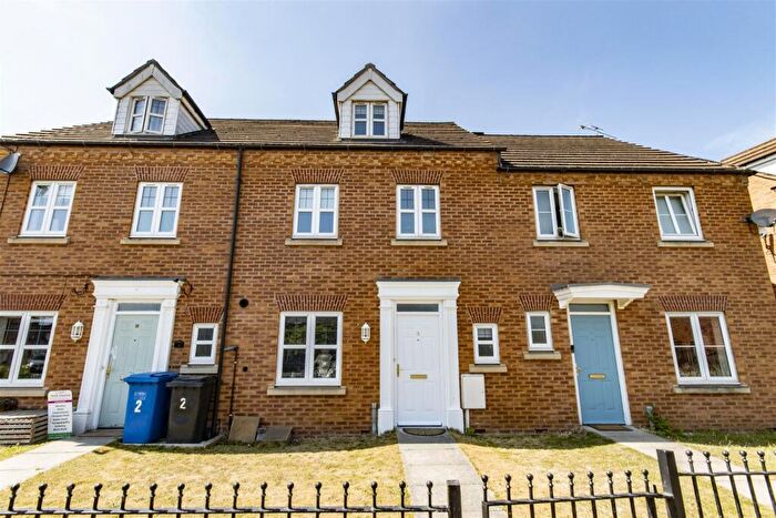 4 Bedroom Town House For Sale In Regent Gardens, Canal Wharf, Chesterfield, S41