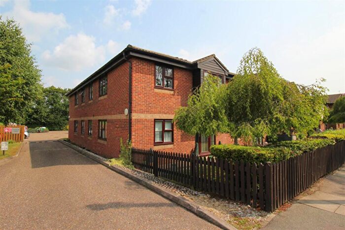 1 Bedroom Retirement Property For Sale In Manchester Drive, Leigh-On-Sea, SS9