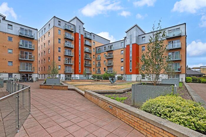 2 Bedroom Flat For Sale In Gatekeepers House, South Woodford, E18