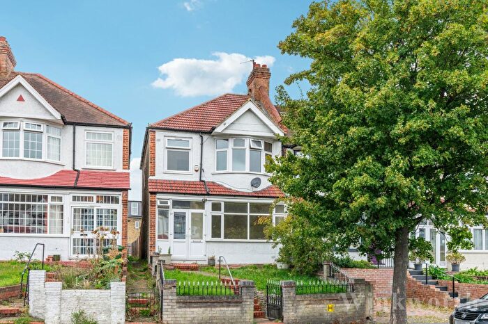 3 Bedroom Detached House To Rent In Cranston Road, London, SE23