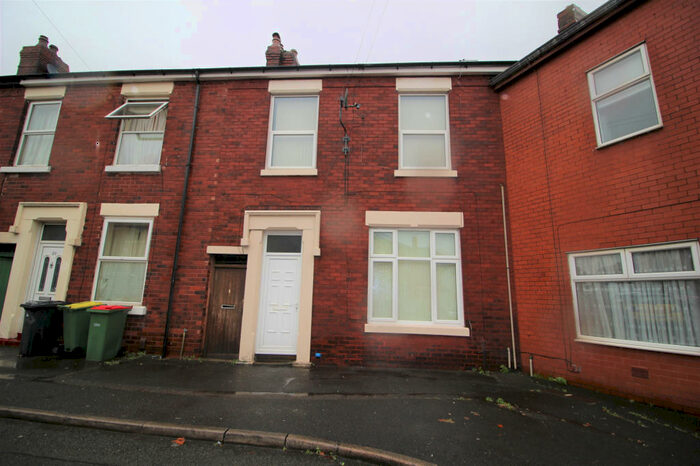 2 Bedroom Flat To Rent In Stocks Road, Ashton, PR2
