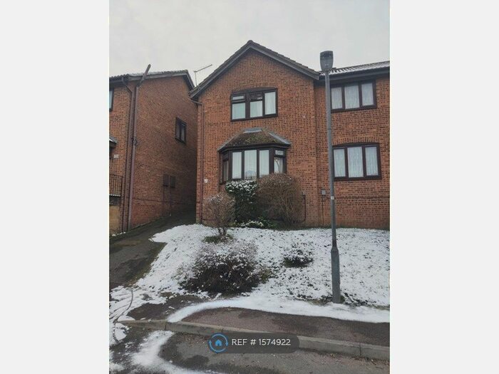 3 Bedroom Semi-Detached House To Rent In Heswell Green, Watford, WD19