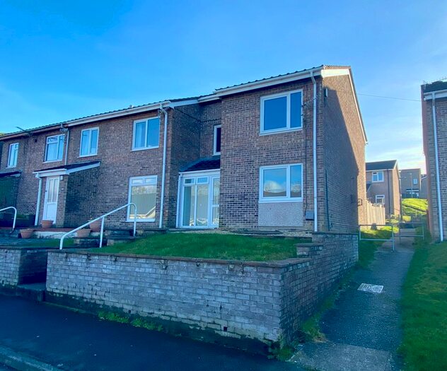 3 Bedroom End Of Terrace House To Rent In Heol Tyn-Y-Fron, Penparcau, Aberystwyth, SY23