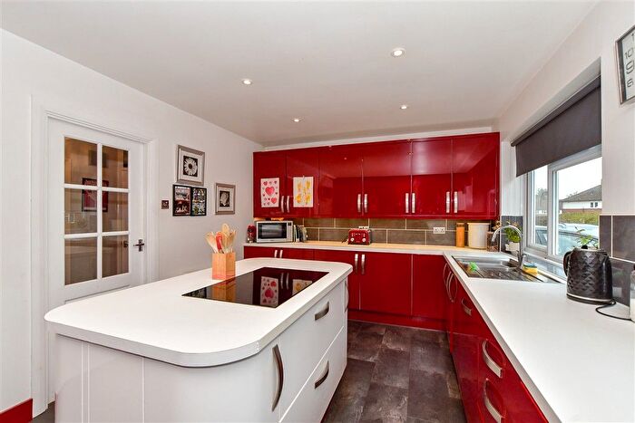 3 Bedroom Link Detached House For Sale In Shrubcote, Tenterden, Kent, TN30