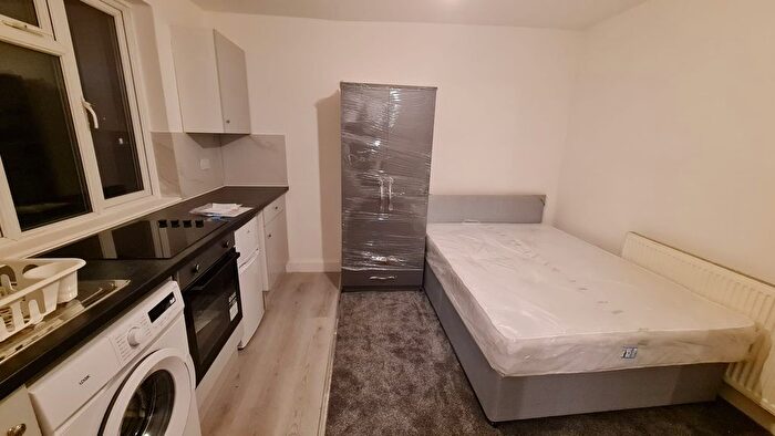 Studio To Rent In Mandeville Road, Northolt, UB5