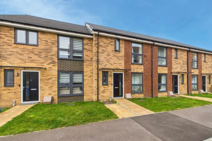 3 Bedroom Terraced House For Sale In Moorfield Place, Farnborough, Hampshire, GU14