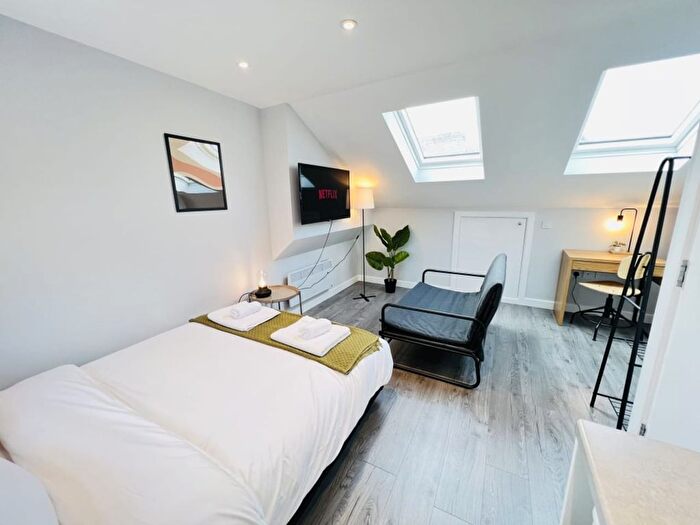 1 Bedroom Studio To Rent In Musjid Road, London, SW11