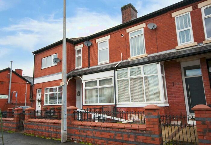 2 Bedroom Flat To Rent In Tootal Road, Salford, M5