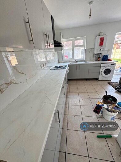 4 Bedroom End Of Terrace House To Rent In Uxbridge Road, Slough, SL2