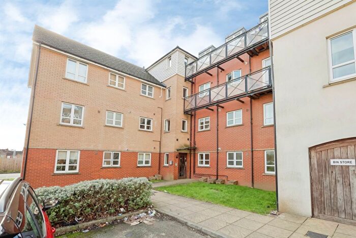 2 Bedroom Flat For Sale In River View, Northampton, NN4