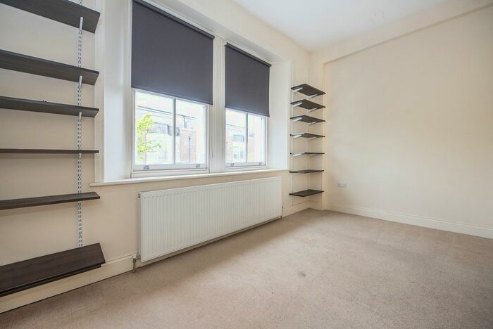 1 Bedroom Flat To Rent In Station Road, Hampton, TW12