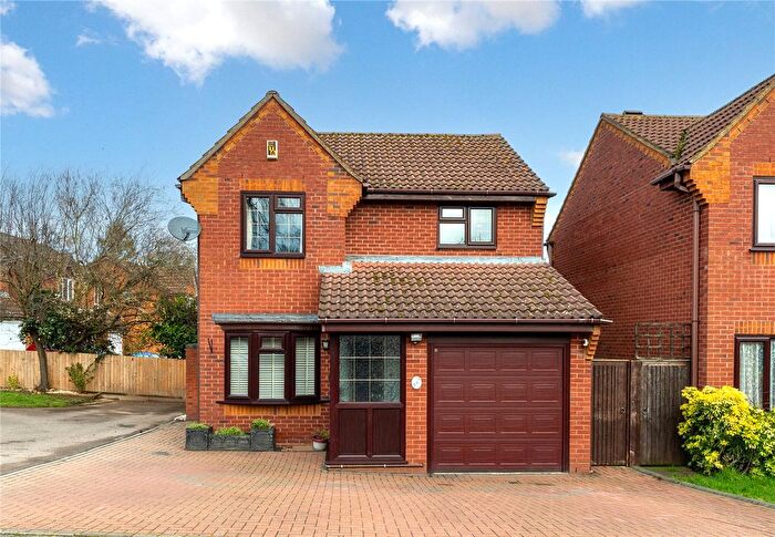 3 Bedroom Detached House For Sale In Norwood Lane, Newport Pagnell, Buckinghamshire, MK16